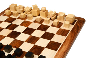 Échiquier Artistique de Décoration Reines Noires et Blanches