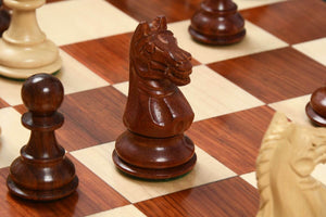 Échiquier Contemporain <br>avec Pièces en Bois de Rose