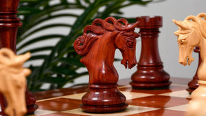 Jeu d'Echecs Luxueux en Bois de Rose avec ses Cavaliers Noirs