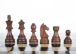 Jeu d'Échecs en Bois de Noyer Précieux et Réalisé en Europe