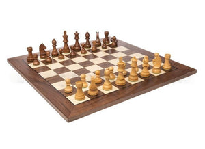 Jeu d'Échecs en Bois de Noyer