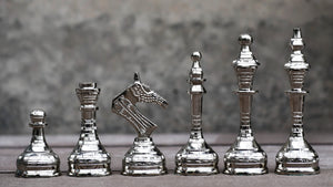 Pièces d'Échecs en Métal Fabrication Artisanale