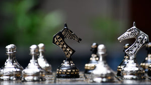 Pièces d'Échecs en Métal avec Tours