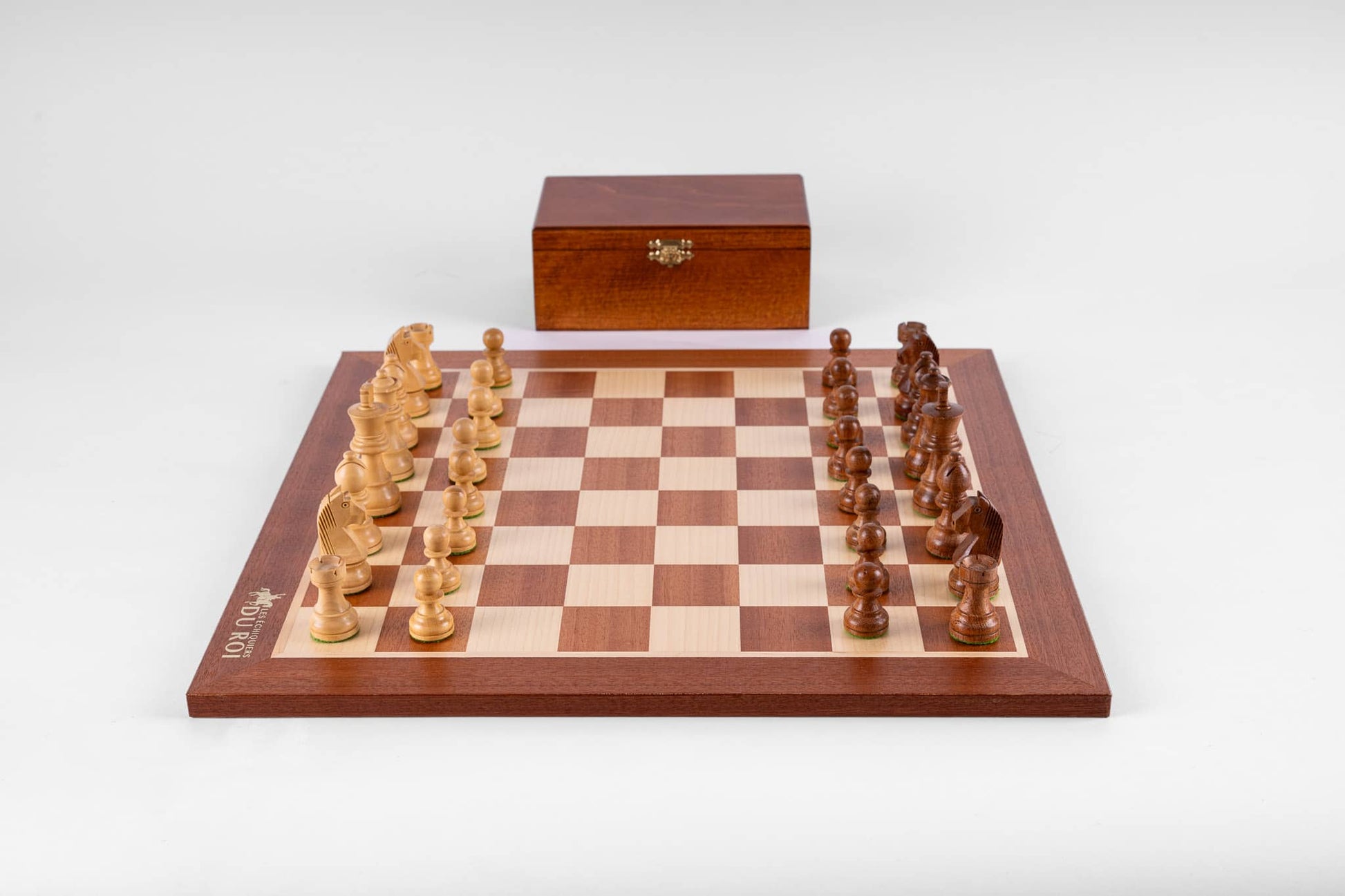 Jeu d'Échecs Clair Ambré <br>en Bois d'Acajou