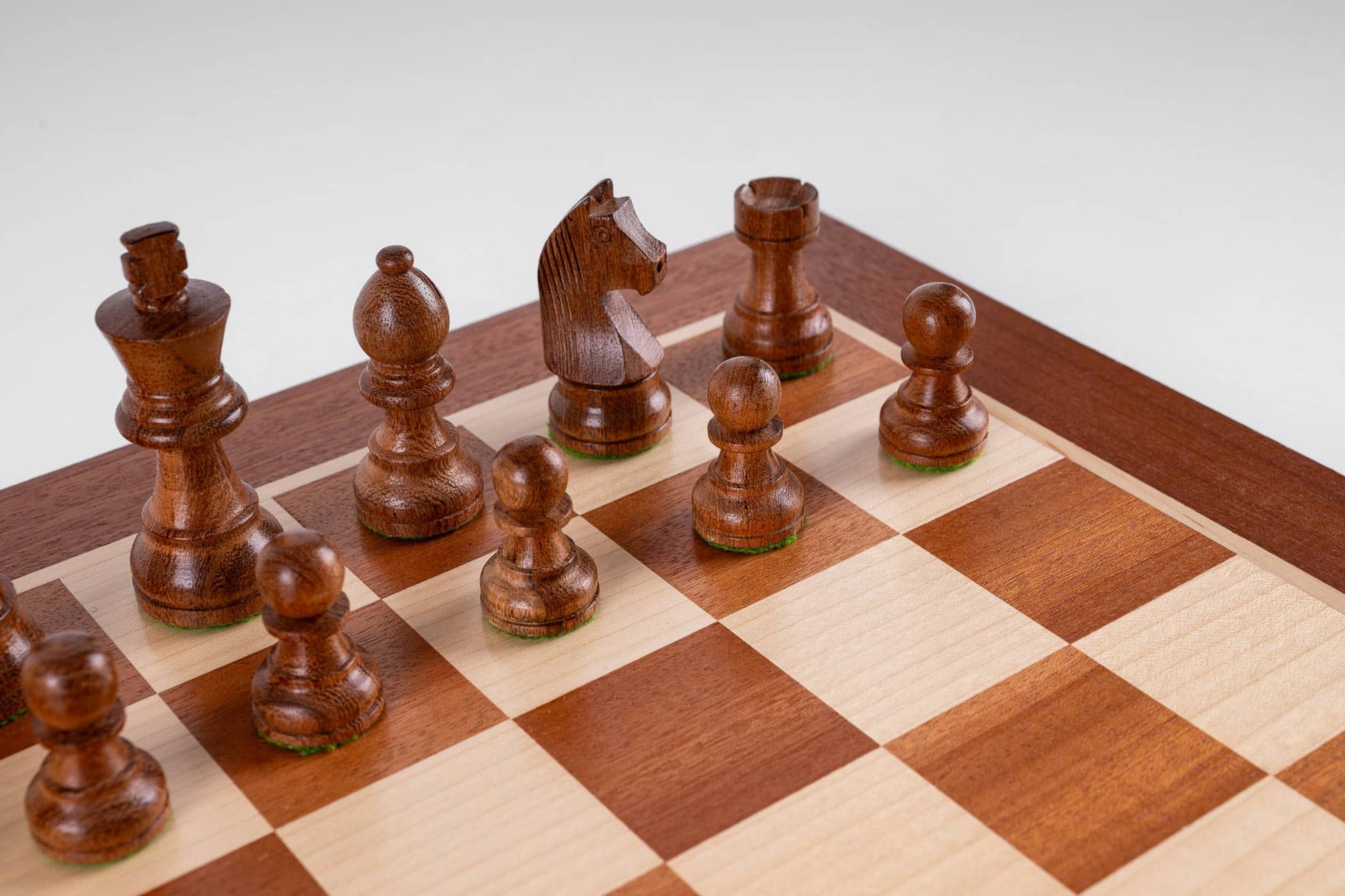 Jeu d'Échecs Clair Ambré <br>en Bois d'Acajou