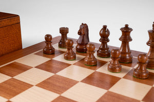 Jeu d'Échecs Clair Ambré <br>en Bois d'Acajou