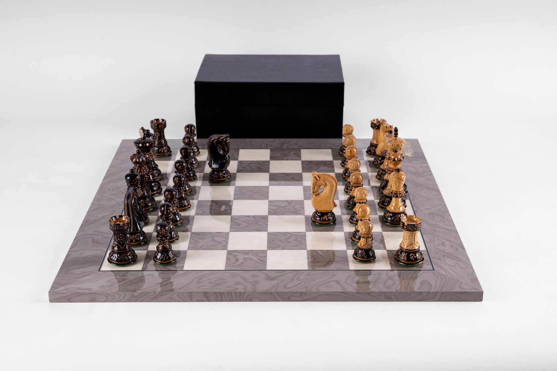 Jeu d'Échecs Prestige <br>en Loupe de Frêne (Haute Brillance)