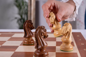 Jeu d'Échecs Régence <br>en Bois d'Acajou