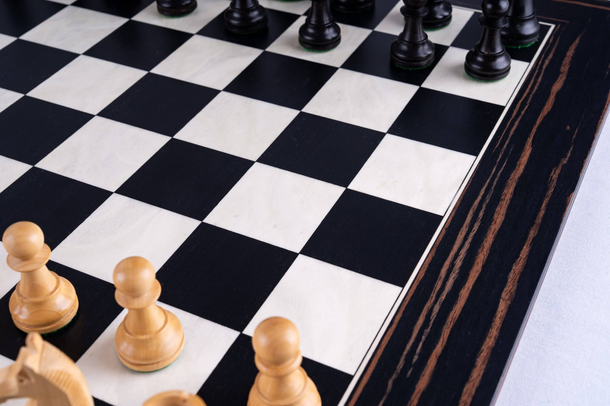 Jeu d'Échecs Galerie <br>en Bois d'Ébène & Buis