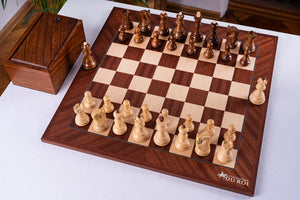 Jeu d'Échecs Triomphe <br>en Bois d'Acajou et Sesham