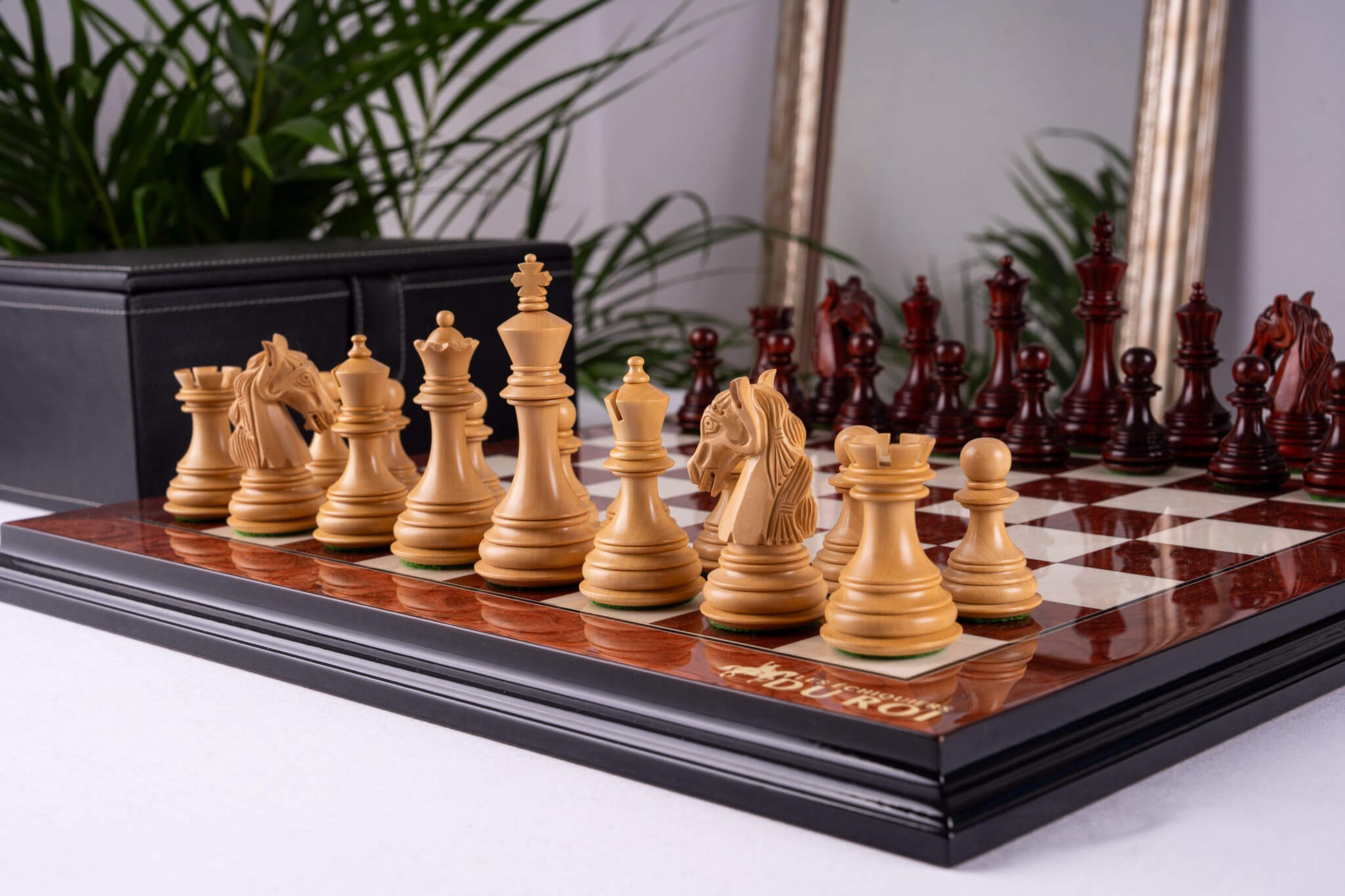 Jeu d'Échecs Le Trône <br>en Loupe de Frêne