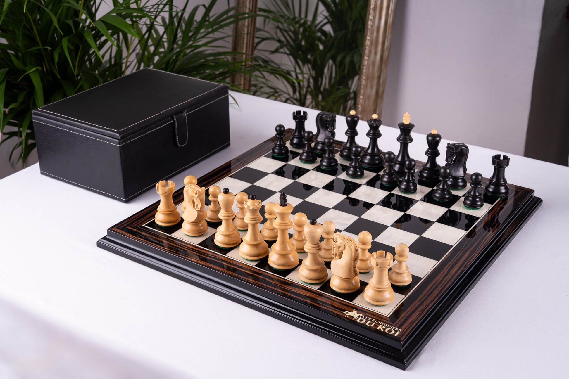 Jeu d'Échecs Trésor <br>en Bois d'Ébène et Buis