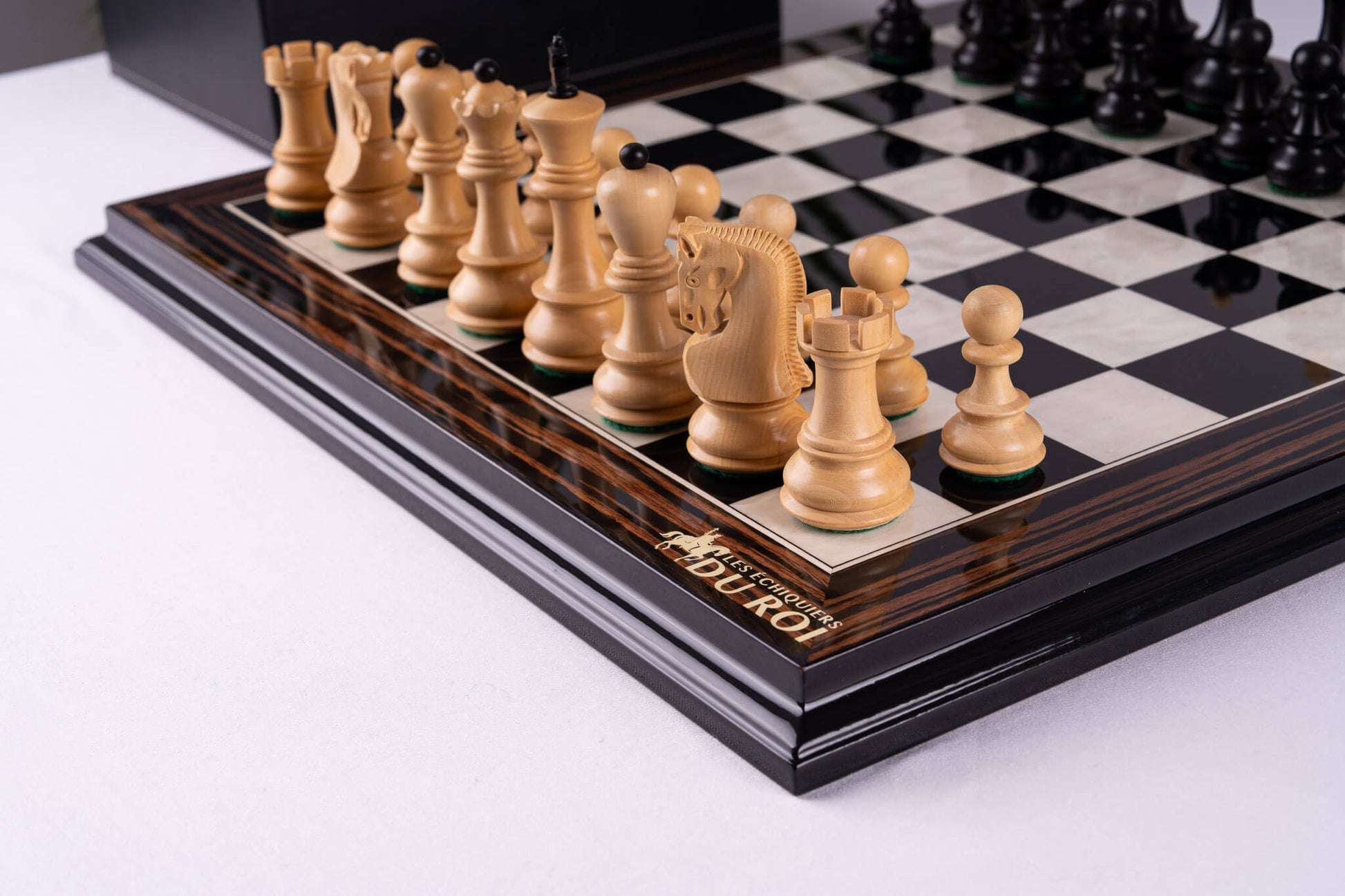 Jeu d'Échecs Trésor <br>en Bois d'Ébène et Buis