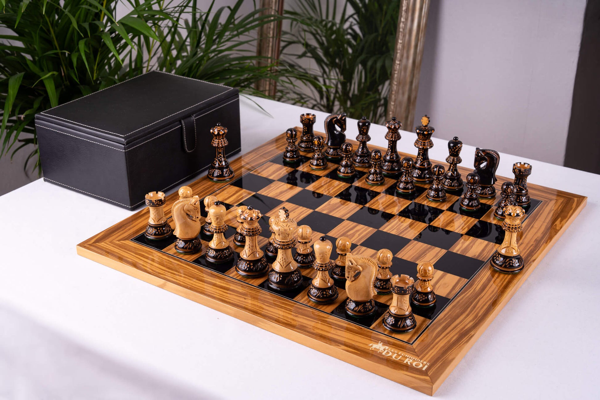Jeu d'Échecs Œuvre <br>en Bois d'Olivier