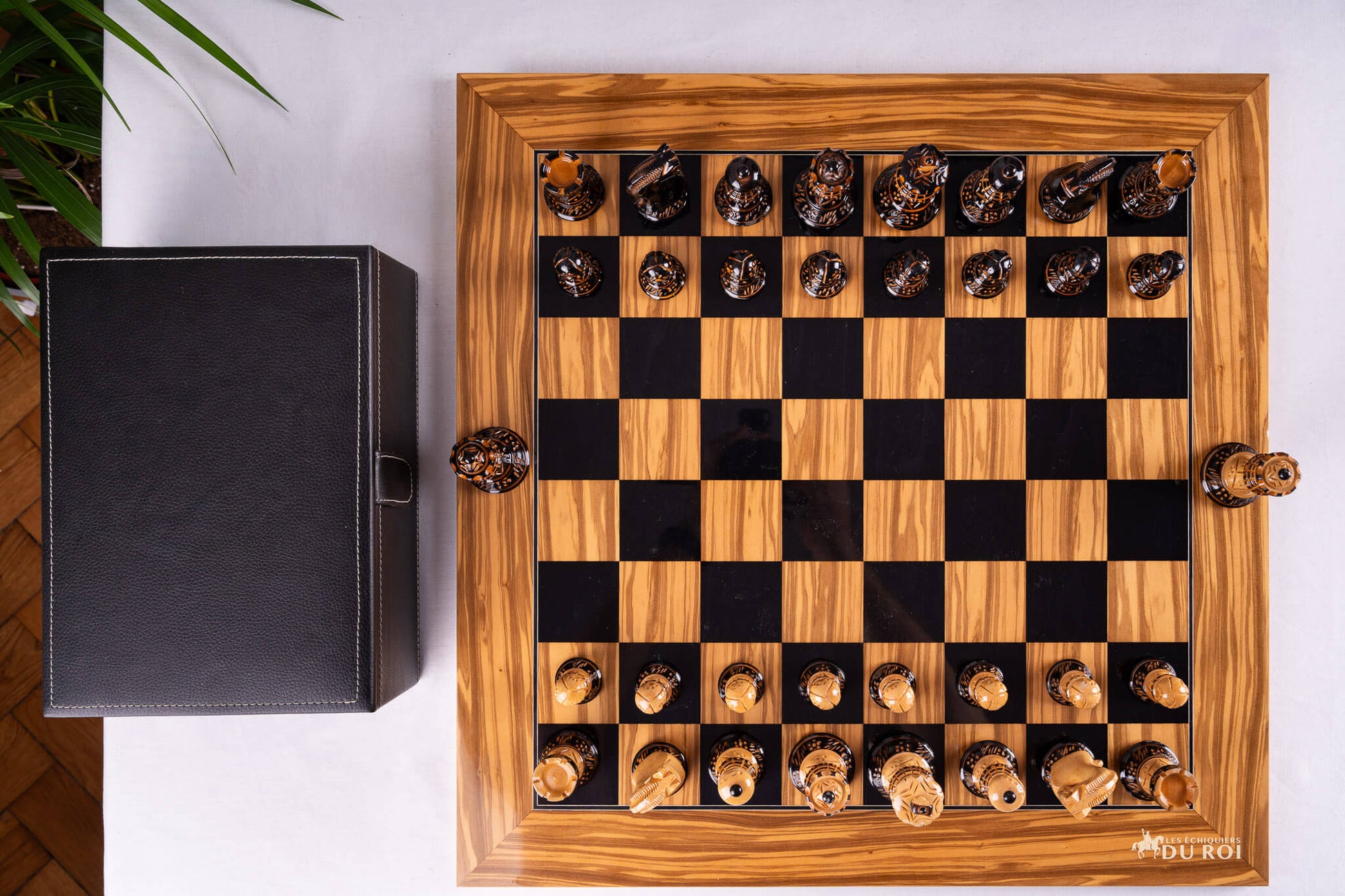 Jeu d'Échecs Œuvre <br>en Bois d'Olivier
