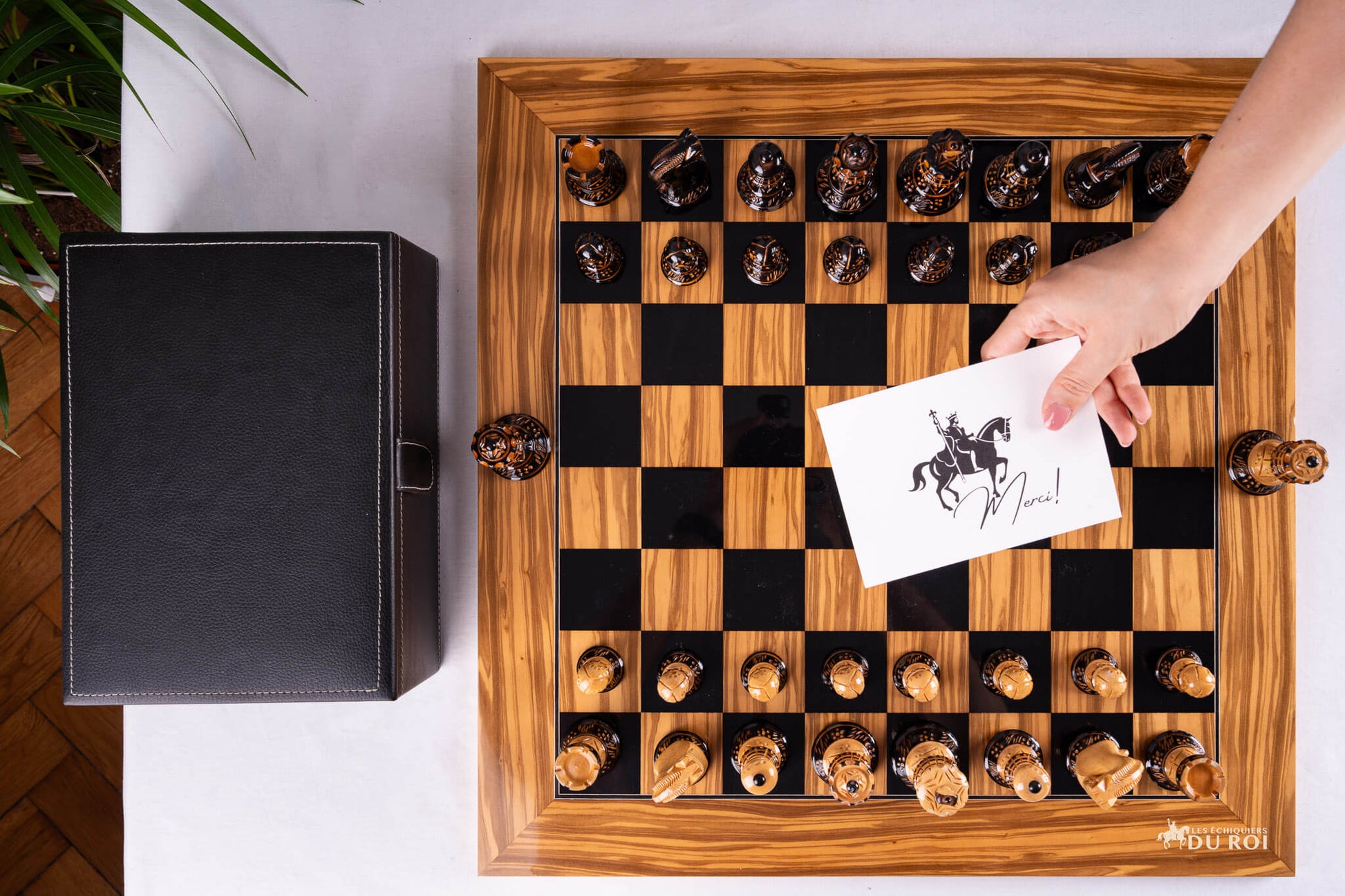 Jeu d'Échecs Œuvre <br>en Bois d'Olivier