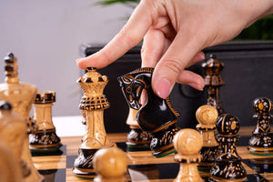 Jeu d'Échecs Œuvre <br>en Bois d'Olivier