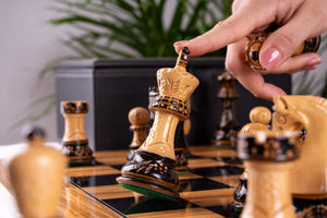 Jeu d'Échecs Œuvre <br>en Bois d'Olivier