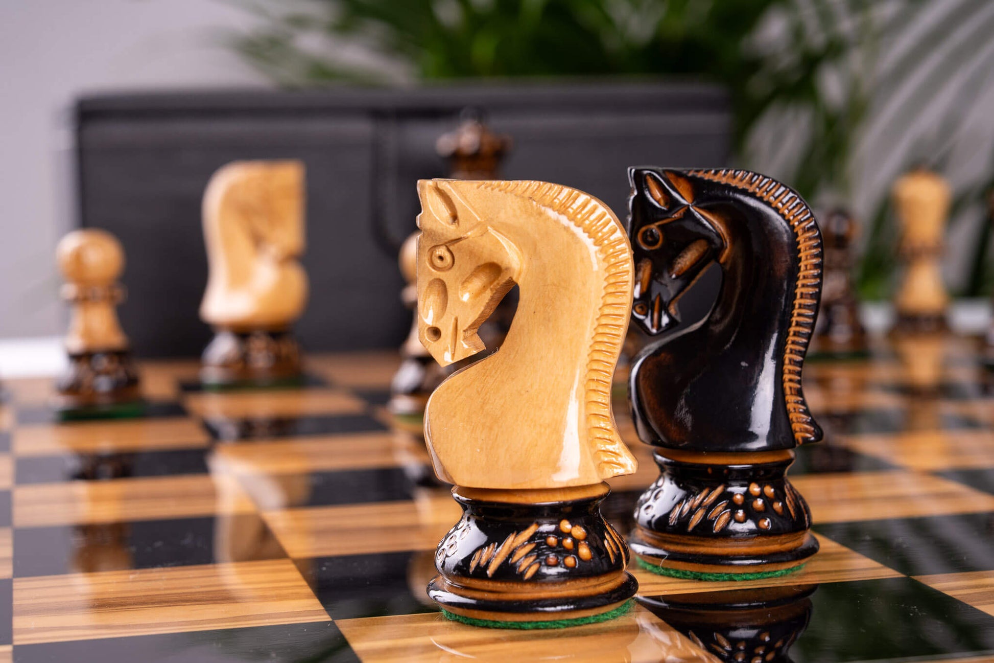 Jeu d'Échecs Œuvre <br>en Bois d'Olivier