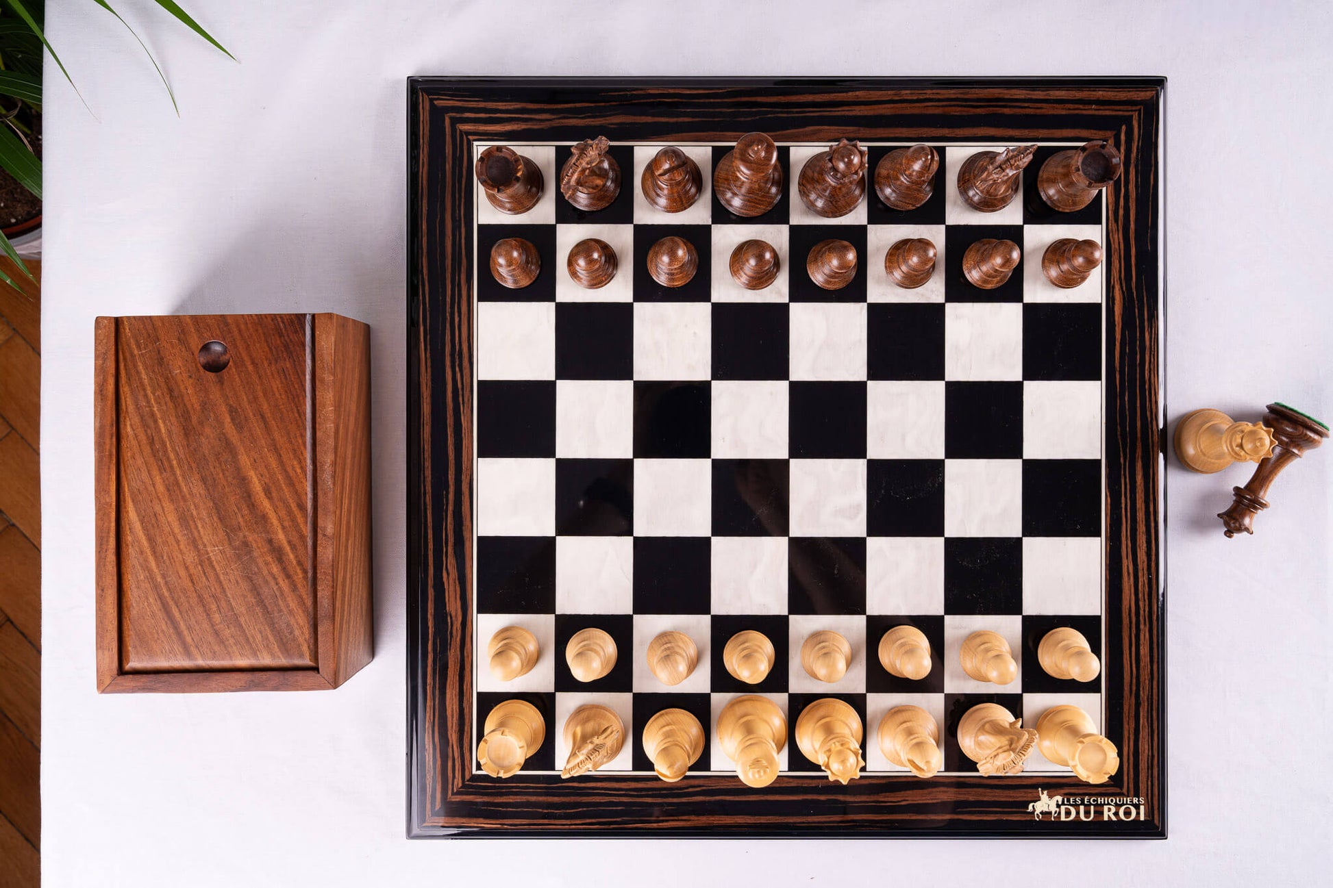 Jeu d'Échecs Couronne <br>en Bois d'Ébène