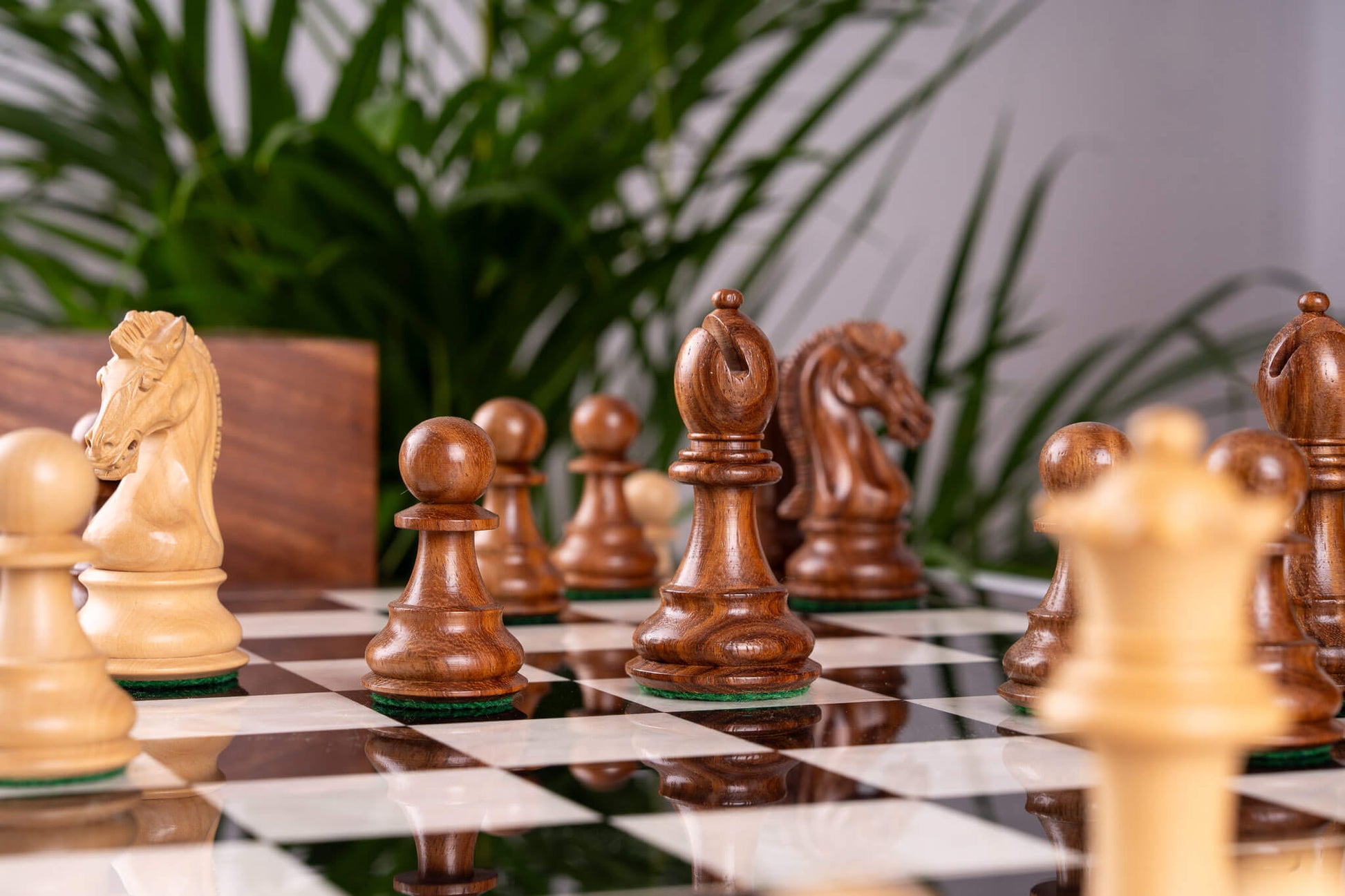 Jeu d'Échecs Couronne <br>en Bois d'Ébène