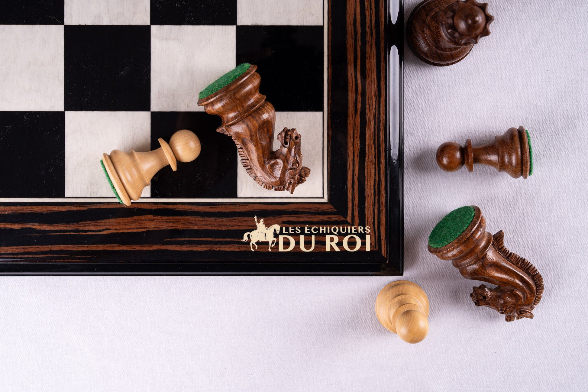 Jeu d'Échecs Couronne <br>en Bois d'Ébène