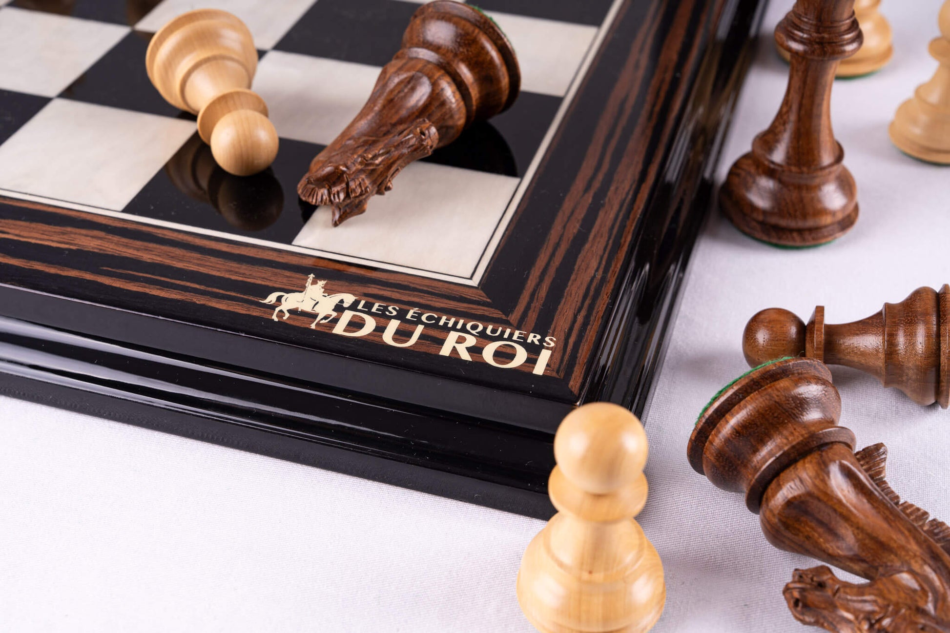 Jeu d'Échecs Couronne <br>en Bois d'Ébène