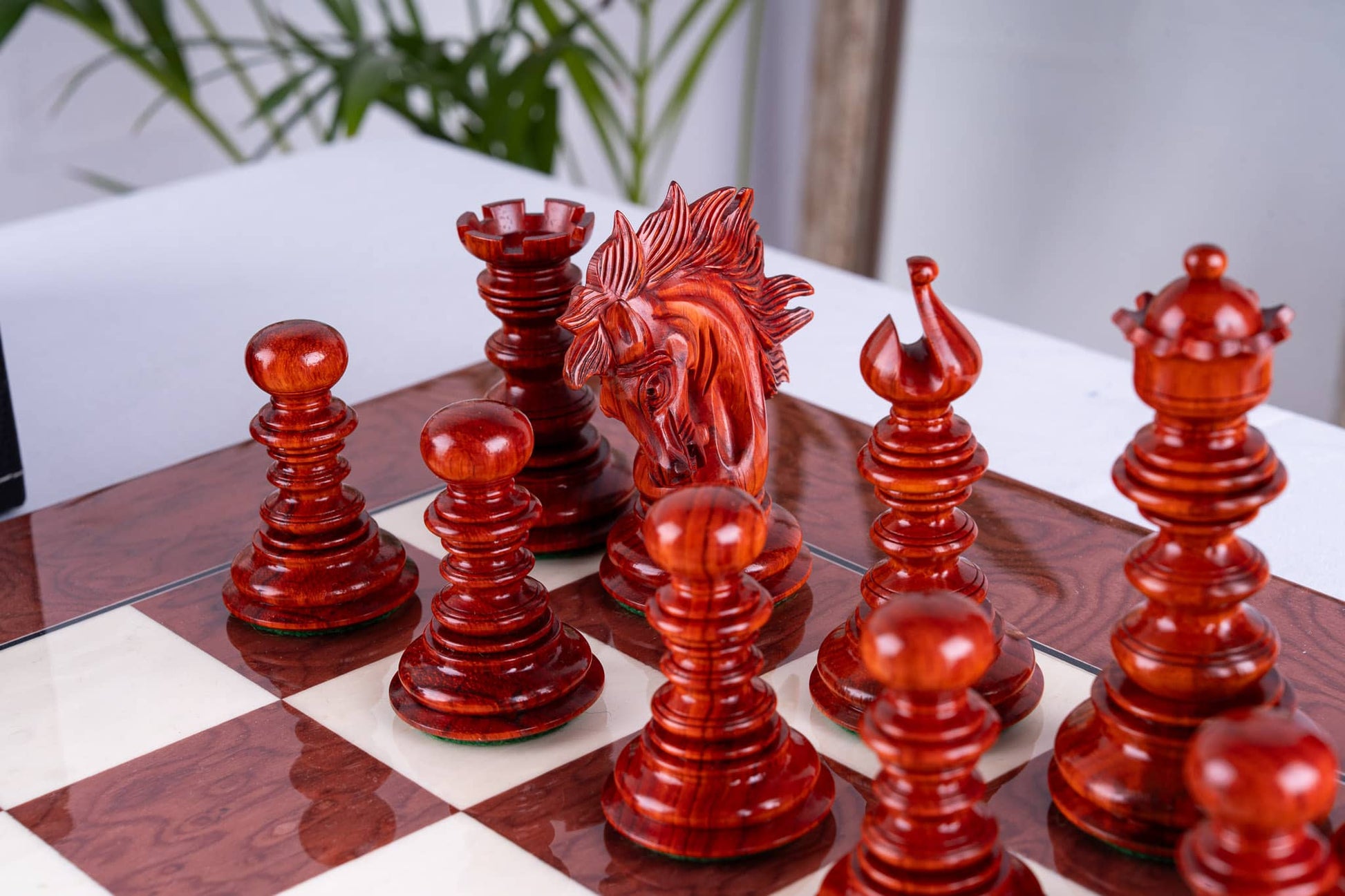 Jeu d’échecs Renaissance <br>en bois rose et frêne (Haute Brillance)
