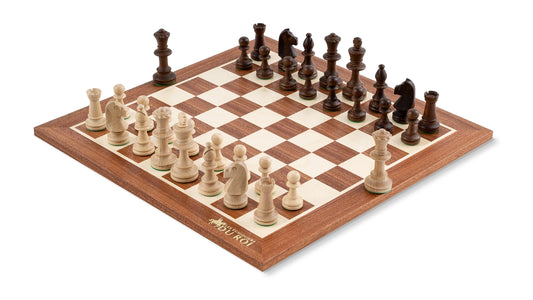 Jeu d'Échecs Altesse en Bois d'Acajou — vue générale sur fond blanc