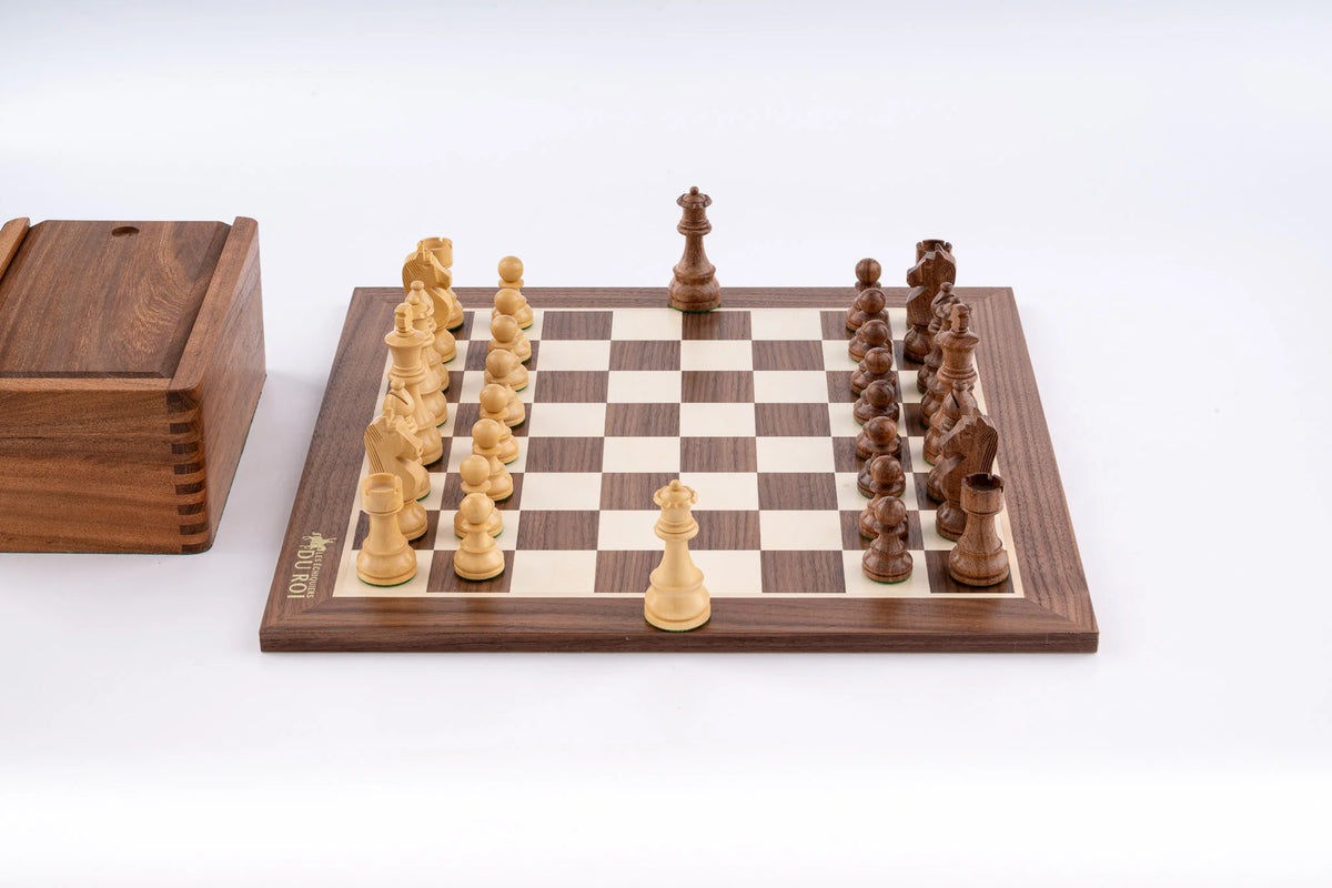 Jeu d'Échecs Authentique en Bois de Noyer — vue d’ensemble 1