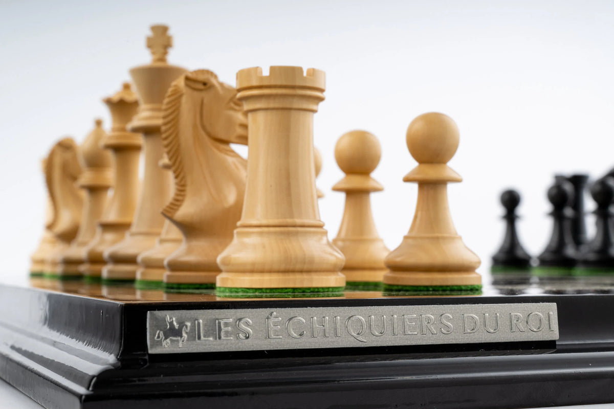 Jeu d'Échecs Éclat en Bois d'Ébène — Détail 4