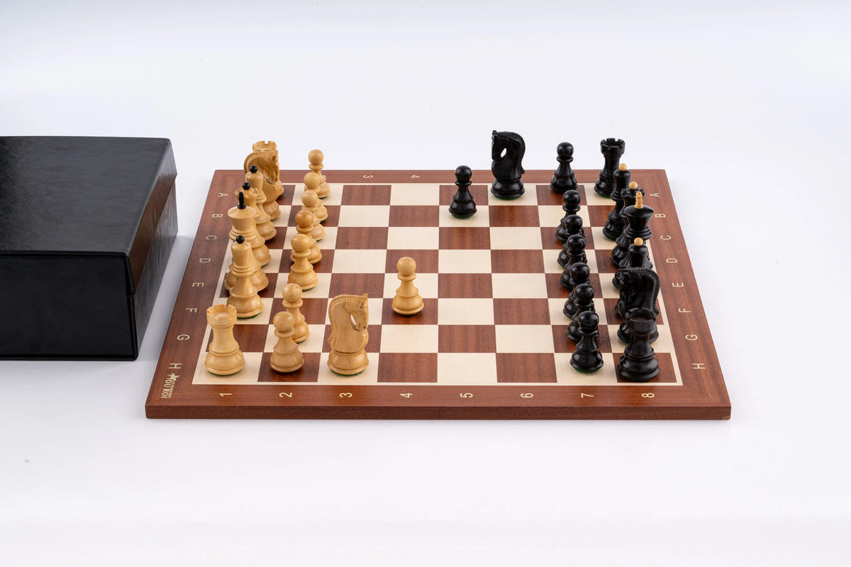 Jeu d'Échecs Étendard en Bois d'Acajou et Buis — vue d’ensemble 2