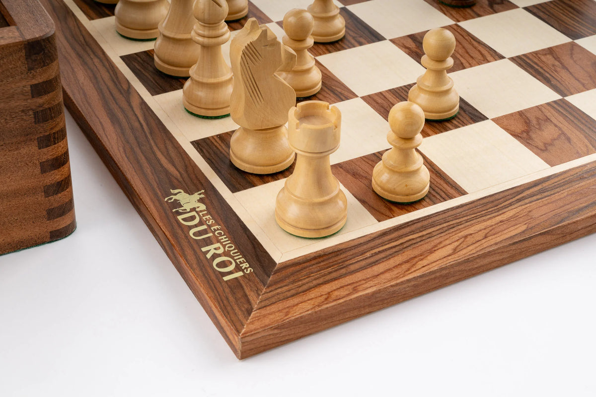 Jeu d'échecs Gloire en bois de palissandre — détail des pièces claires