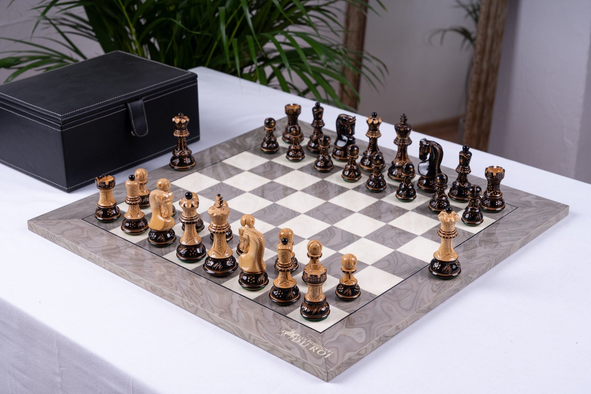 Jeu d'Échecs Prestige <br>en Loupe de Frêne (Haute Brillance)