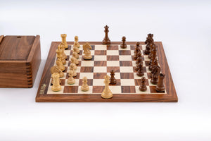 Jeu d'échecs Monument en bois de palissandre — vue de face