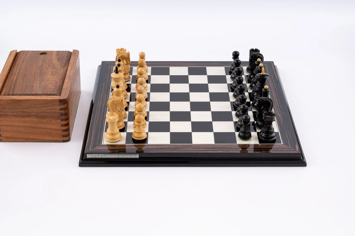 Jeu d'Échecs Trésor en Bois d'Ébène et Buis — Détail 1