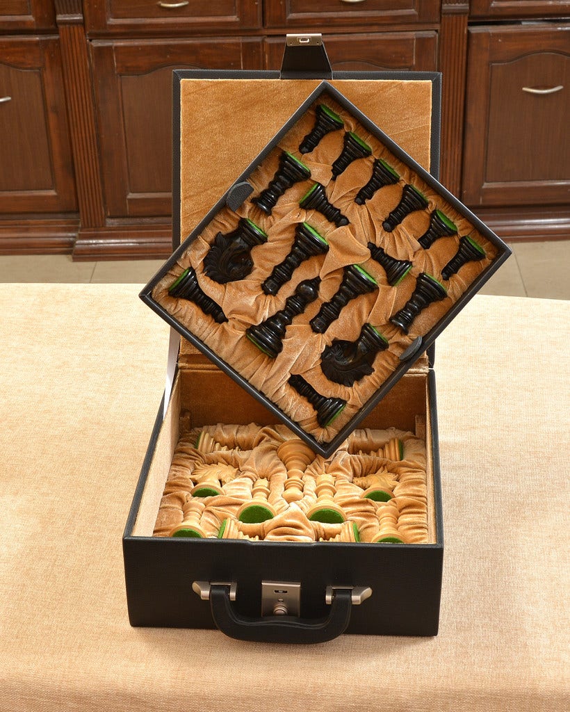 Coffret Pièces d'échecs <br>Velours Beige à Double étages