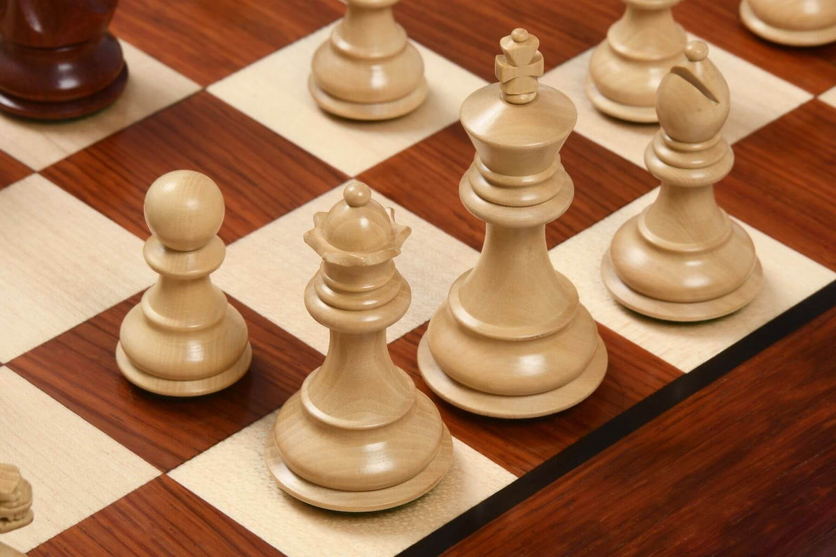 Échiquier Contemporain <br>avec Pièces en Bois de Rose