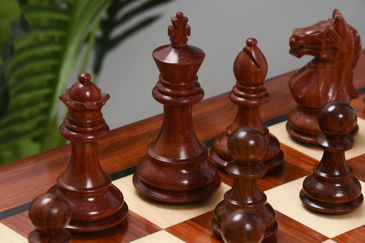 Échiquier Contemporain <br>avec Pièces en Bois de Rose