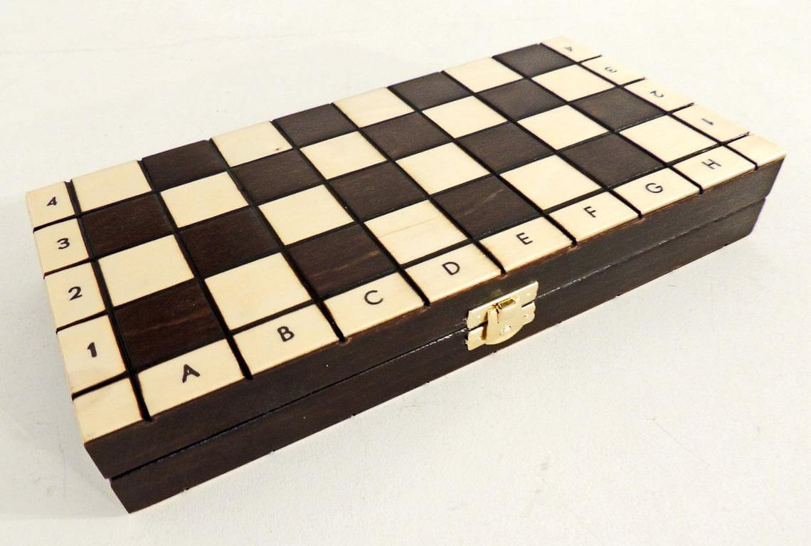 Echiquier de Couleur Crème Cavalier