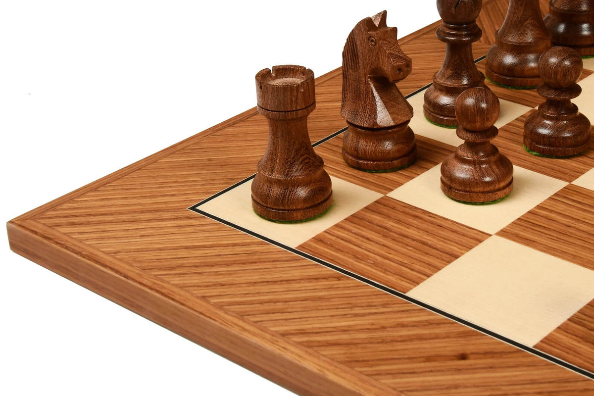 Pièces d'Echecs Noires