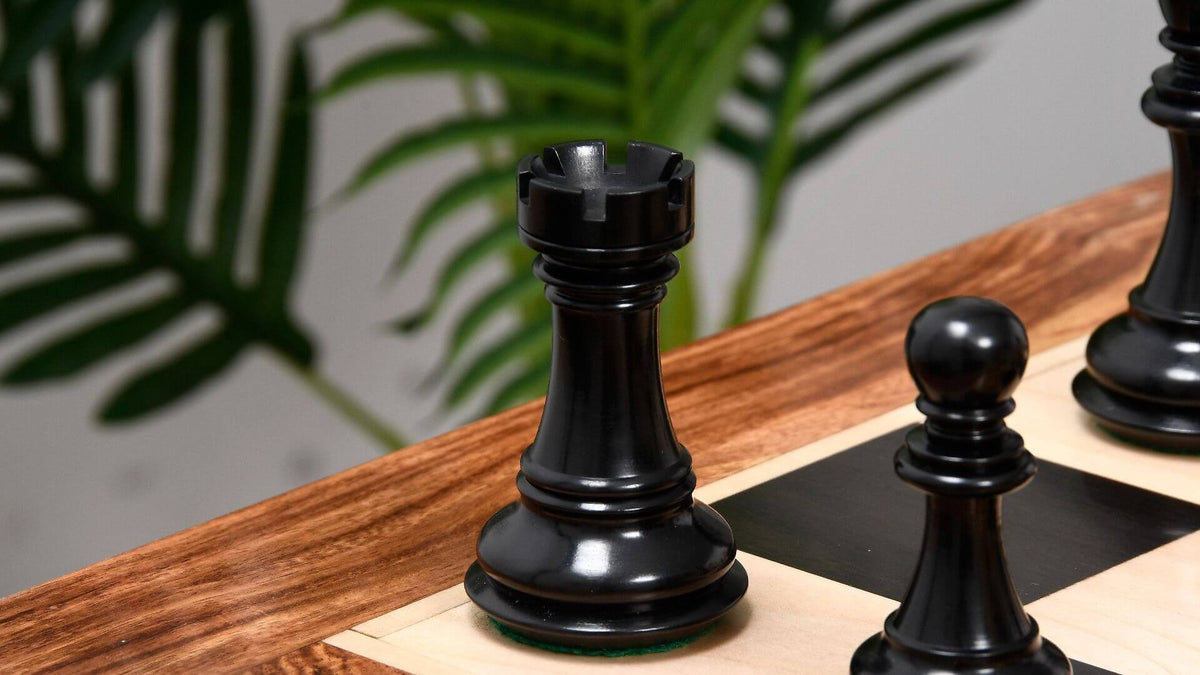 Jeu d'Echecs Artisanal avec Tour Noire
