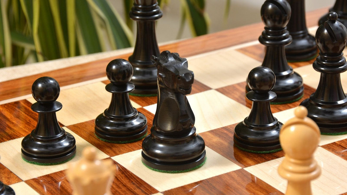 Jeu d'Echecs avec Pièces avec Cavalier Noir