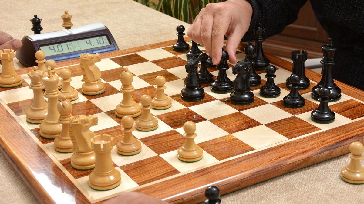 Jeu d'Echecs avec Pièces avec Fous Noirs