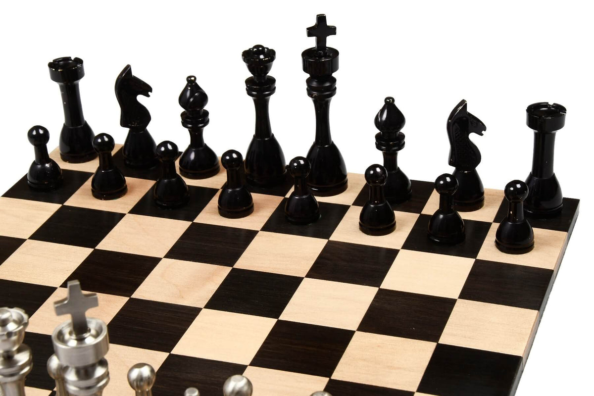 Jeu d'Échecs en Fer Roi