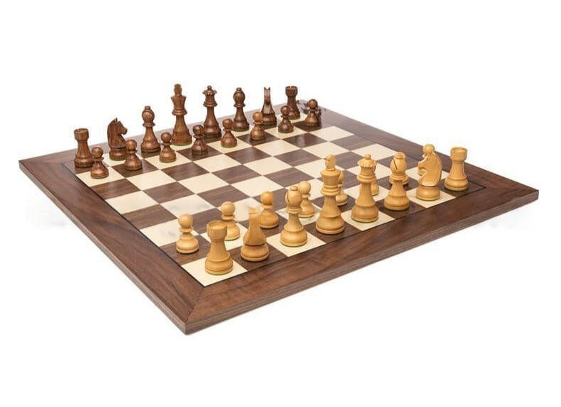 Jeu d'Échecs en Bois de Noyer