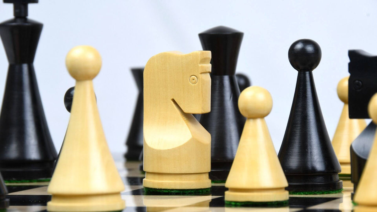 Jeu d'Echecs de Style Classique avec Cavalier Blanc