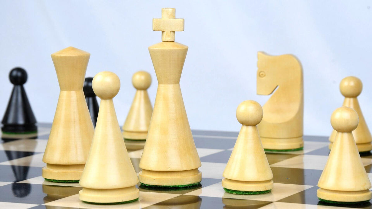 Jeu d'Echecs de Style Classique avec Roi Blanc