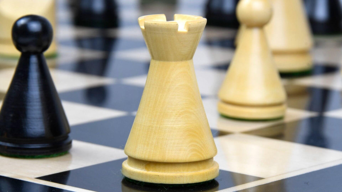 Jeu d'Echecs de Style Classique avec Tour Blanche