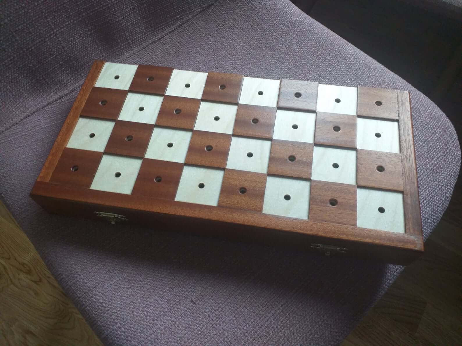 échiquier jeu échecs malvoyant troues aveugles